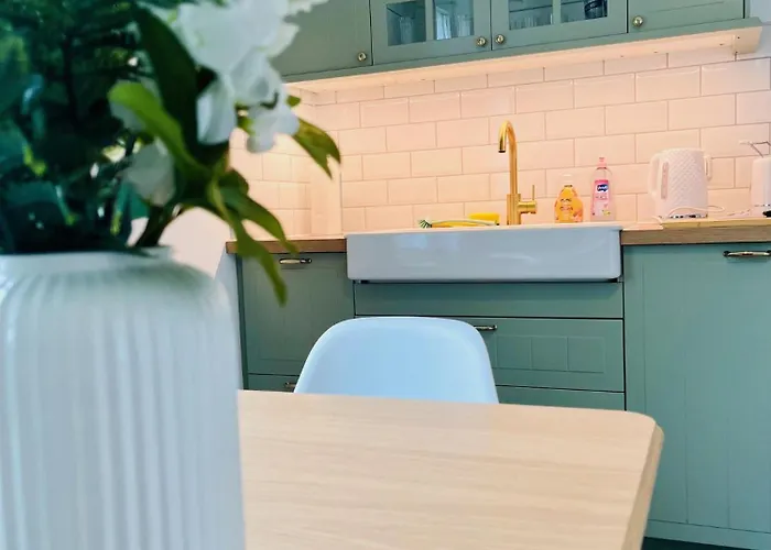 Luxusapartment Im Dichterviertel *garten*parkplatz*wifi* *